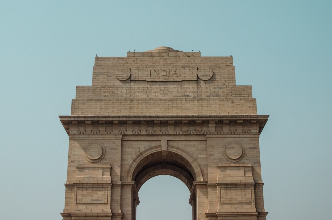 Dollar ki majbooti, Rupee par dabav: Gold aur FIIs ka kya hoga?
