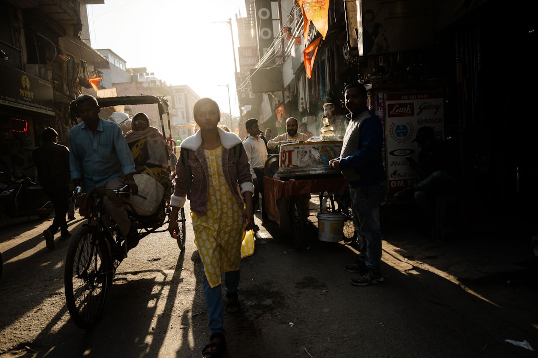 कच्चे तेल में नरमी, बाजार में गर्मी: US-Iran डील से क्या Sensex नई ऊंचाइयां छुएगा?