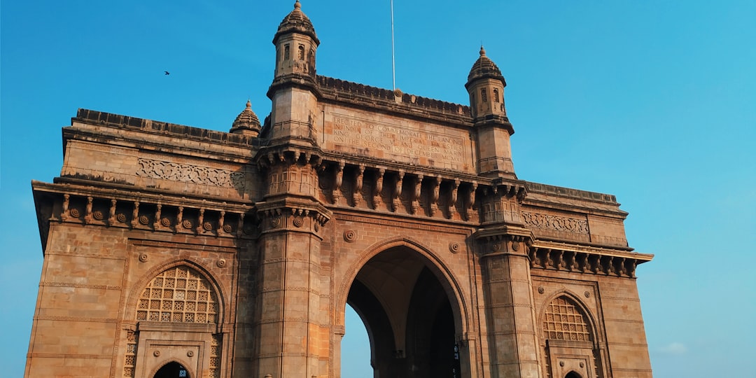 US Fed की Hawkish Tone: क्या Nifty 21,500 तोड़ देगा आज?