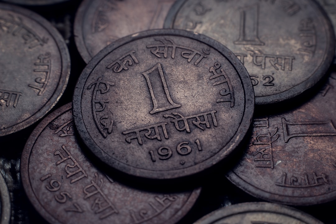 अमेरिकी ब्याज दरों का डर: क्या सोमवार को भारतीय बाज़ार में FIIs बेचकर भागेंगे?