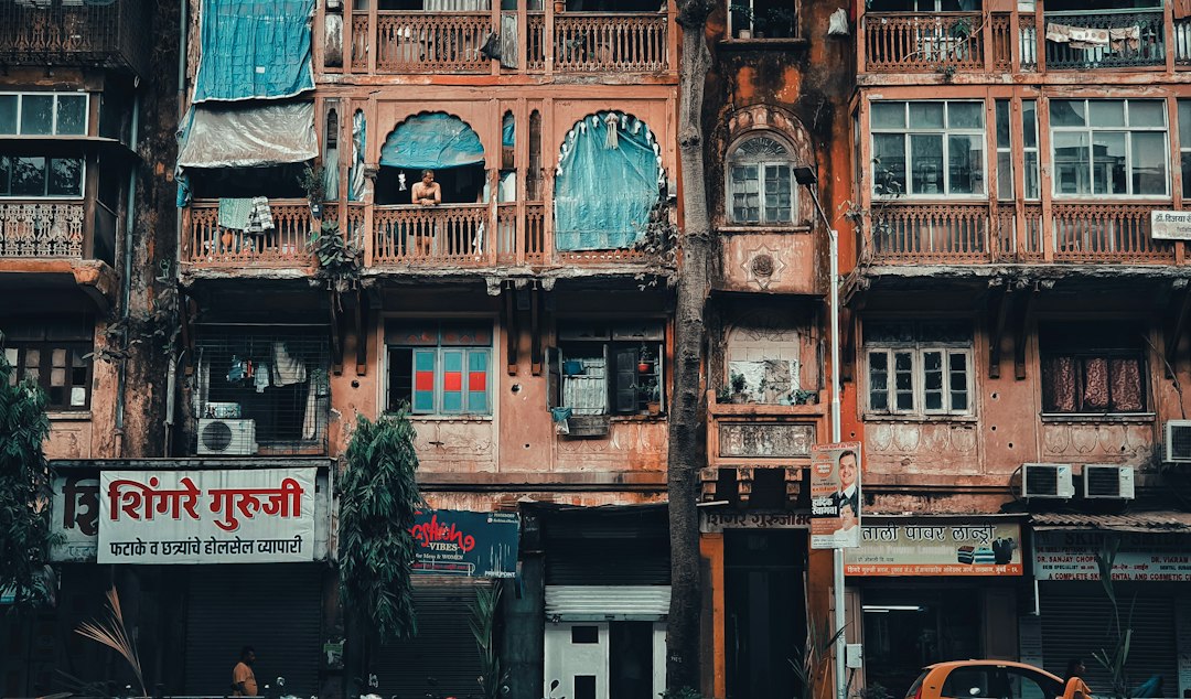 Crude का 'Century' डर: क्या महंगाई बिगाड़ेगी India की ग्रोथ कहानी?